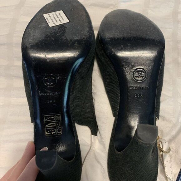 CHANEL Black and White Slingback Heels - Picture 6 of 8